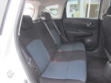 後部座席も乗り心地良好◎掲載後すぐに販売が決まってしまう場合もございますのでご来店前にお電話でご予約を頂ければ幸いです。