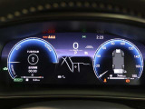 とっても見やすいメーターです。夜間時はラグジュアリーな気分にさせてくれる照明が魅力ですので、夜のドライブも楽しみになりますよ♪