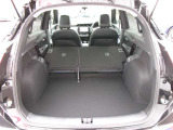 荷室広々。後席を倒して大きい荷物や長い荷物の積み込み可能に。