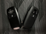 スマートキーを装備しています☆カギをカバンやポケットに入れて頂いた状態でドアロックの開閉やエンジンスタートをして頂けますよ!とても便利な装備です!