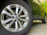 【純正17インチアルミホイール】外観にマッチした純正アルミホイールを装着しております。各種社外アルミホイールや、スタッドレスタイヤも取扱いしております。是非ご相談ください♪