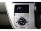 室内を快適温度にするオートエアコン!スイッチもシンプルで操作しやすく、オールシーズン快適なドライブに出かけられますね♪