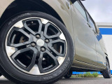 【純正15インチアルミホイール】外観にマッチした純正アルミホイールを装着しております。各種社外アルミホイールや、スタッドレスタイヤも取扱いしております。是非ご相談ください♪