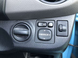 電動格納式ドアミラー付き。駐車場へ停めた時に、ボタン一つで左右のドアミラーをたたむ事ができます。
