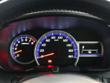 とっても見やすいメーターです。夜間時はラグジュアリーな気分にさせてくれる照明が魅力ですので、夜のドライブも楽しみになりますよ♪