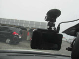 フロント+リヤドライブレコーダー付き☆走行中の幅寄せ対策や後方撮影(リヤガラス越し)にも対応♪