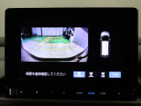 リアカメラが付いています! 駐車時や後退時に視界確保のサポートをしてくれるので安心できますね。 人気装備です♪
