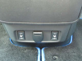 運転席と助手席にはシートヒータが装備。寒い日でも直ぐにシートが温まります!