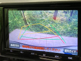 【バックカメラ】駐車時に後方がリアルタイム映像で確認できます。大型商業施設や立体駐車場での駐車時や、夜間のバック時に大活躍!運転スキルに関わらず、今や必須となった装備のひとつです!