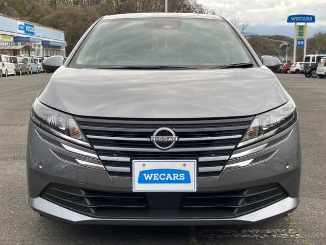 日産 ノート 1.2 X の中古車詳細 (4,800km, ダークメタルグレー(M