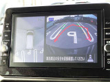 【アラウンドビューモニター&バックモニター】クルマを真上から見下ろしているかのような映像が表示され、周囲の状況がひと目で把握できるので、安心してスマートに駐車できます。駐車が苦手な方にオススメです!