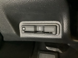 ハンドルの左下にETCがついています。高速道路の料金所の通過も楽々です!。 カードの取り出しもしやすい場所についています。