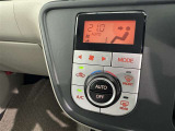 オートエアコン付きなので一度、気温を設定すれば自動的に過ごし易い温度に調整してくれますよ。 車内をいつでも快適空間にしてくれます。