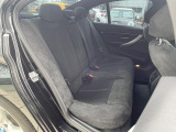 ●後部座席も気になるようなキズ・汚れやへたり等、大きなダメージはなく、良好な状態です。