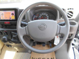 ステアリングハンドルです。もちろんエアバックも付いています。