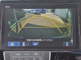 バックカメラは全方位カメラを装備しています。ガイドラインも表示され、より安心です。更にフロント&サイドカメラも装備しています。
