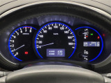 【メーターまわり】ドライバーから見やすい位置にあって安全運転に寄与します。マルチインフォメーションディスプレイでは、クルマに関するたくさんの情報を確認可能。