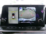 アラウンドビュ-モニタ-装備。上から見下ろしているような映像が表示されるので、車庫入れ時も安心です!