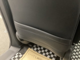 【収納】後部座席収納。散乱しがちな小物を収納するのに便利です。