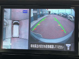 アラウンドビューモニターまるで車を真上から映したような映像で、前後左右の感覚が分かります♪車庫入れや駐車時に大活躍の機能です。