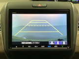 バックでの車庫入れも安心です! リアカメラが付いているバックモニター付のナビを装備しております。操作線もついており距離感も画面から確認できます。