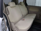 後席も十分な広さを確保していますので家族や友人とのロングドライブも快適です。