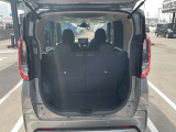 軽自動車サイズでも、今やラゲッジスペースの充実は当たり前です!本当に重宝しますよ。たくさん荷物を詰めて便利です。是非、お試しください!