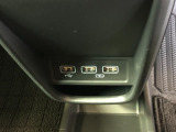 【充電用USBポート】スマホなどの充電に便利なUSBポートがついています!