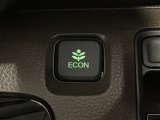 ★ECONスイッチ★ エコドライブを加速しよう!スイッチをONにすると、運転の仕方によるロスを抑え込み燃費をよくするようクルマが頑張ります(*^ー^*)燃費向上にチャレンジ♪
