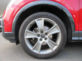全車両に標準装備の純正アルミホイールは、純正ならではのバランスの良いデザインと、走行安定性をお楽しみ頂けます。