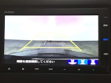 【バックカメラ】運転が苦手な方も車庫入れラクラクです!ギアをリバースに入れれば自動的に切り換わりますので、面倒な操作は不要です♪狭い駐車場もお車を傷つけず安心ですね!