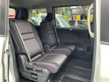 リヤシートもゆったりです。