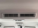 ☆リアシーリングファン☆空気を循環し後部座席にもしっかり温度の調節が行えますのでお子様やご家族の方も快適にお過ごしいただけます♪