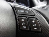 『オートクルーズコントロール』 走行中、専用のボタンを押せば、その時の速度を維持したままアクセルを踏まなくても走ってくれる便利な機能です。高速道路など巡航時に便利ですよ◎