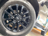 【純正18インチアルミホイール】外観にマッチした純正アルミホイールを装着しております。各種社外アルミホイールや、スタッドレスタイヤも取扱いしております。是非ご相談ください♪