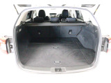 荷室の使い勝手は定評があります。4:2:4分割可倒式採用でさらに便利になりました