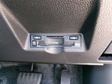ETC車載器を装備しています。高速道路の料金所もストレスなく通行できます。すっきりとしたビルトインタイプですよ。