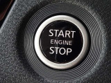 【プッシュスタート】キーが車内にあれば、エンジンの始動・停止はブレーキを踏んでスイッチを押すだけ!キーを取り出す手間を省き、ワンプッシュで操作するので簡単でスムーズ!