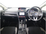 ■視界良好で運転しやすいコックピットです。シンプルで操作性の良いインパネ回りにデザインされ、SUBARUは安全性能に徹底的にまでこだわった視界設計を行っています。