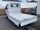自社整備工場で点検整備をおこなってからお渡ししています。車検が残っている場合は『12ヶ月点検整備』を、車検整備付きの場合は『車検整備』をおこないます。整備費用は車両本体価格に含まれています。