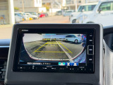 駐車時に便利なバックカメラを装備しています。