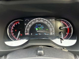 とっても見やすいメーターです。夜間時はラグジュアリーな気分にさせてくれる照明が魅力ですので、夜のドライブも楽しみになりますよ♪