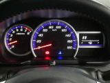 各操作スイッチは使いやすい位置に配置され、とっても見やすいメーターです。夜間時はラグジュアリーな気分にさせてくれる照明が魅力ですので、夜のドライブも楽しみになりますよ♪