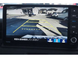 【バックカメラ】後方の映像がリアルタイムで確認できるため、初心者の方や運転に自信のない方でも安心して車庫入れができます!狭い駐車場はもちろん、雨の日や夜間でもストレスなく駐車することができます。