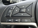 【ステアリングスイッチ】ハンドルから手を離さずにオーディオ操作!選曲・音量調整が簡単にできます!わき見運転の防止に役立ちますよ!