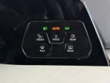 運転席液晶メーター右横にライト系のスイッチが集約されています。悪天候時に役立つオールウェザーライトとリヤフォグライトも装備しています。