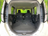 普段のお買い物や通勤、送迎等に十分な荷室スペースを確保しております。セカンドシートを倒すと、大きな荷物の積載も可能です♪