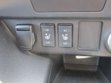 運転席助手席後席シートヒーターが装備されてます。
