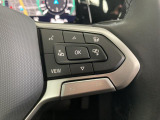 &ldquo;IDAボイスアシスタント&rdquo;を装備。運転中も音声入力で安全に車両機能を操作できます。