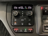 オートエアコンは左右席で独立温度コントロールが可能です。運転席はキンキンに冷やして助手席はマイルドにと言った設定が可能です☆暑さ寒さでケンカすることもなくなりますね♪
